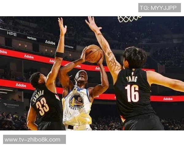 开拓者半场领先勇士16分杨瀚森表现平平库里贡献11分3篮板3助攻 开拓者半场领先勇士16分杨瀚森表现平平库里贡献11分3篮板3助攻