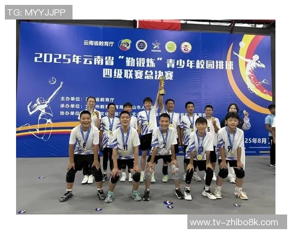 全北现代勇夺冠军荣耀时刻展现球队不屈精神与卓越实力 全北现代勇夺冠军荣耀时刻展现球队不屈精神与卓越实力