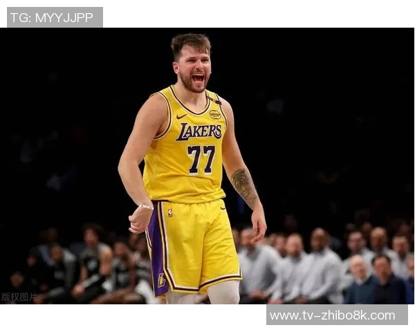 东契奇首节表现出色攻防兼备轻松拿下10分4板2助正负值高达6 东契奇首节表现出色攻防兼备轻松拿下10分4板2助正负值高达6