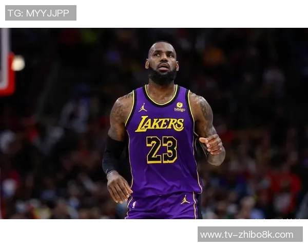 詹姆斯强调团队合作的重要性以身作则激励队友共同进步