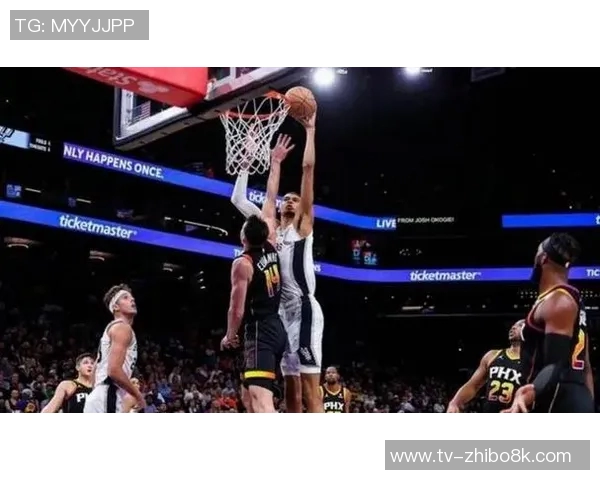 德里克怀特半场表现低迷仅得2分赛季状态引发球迷热议